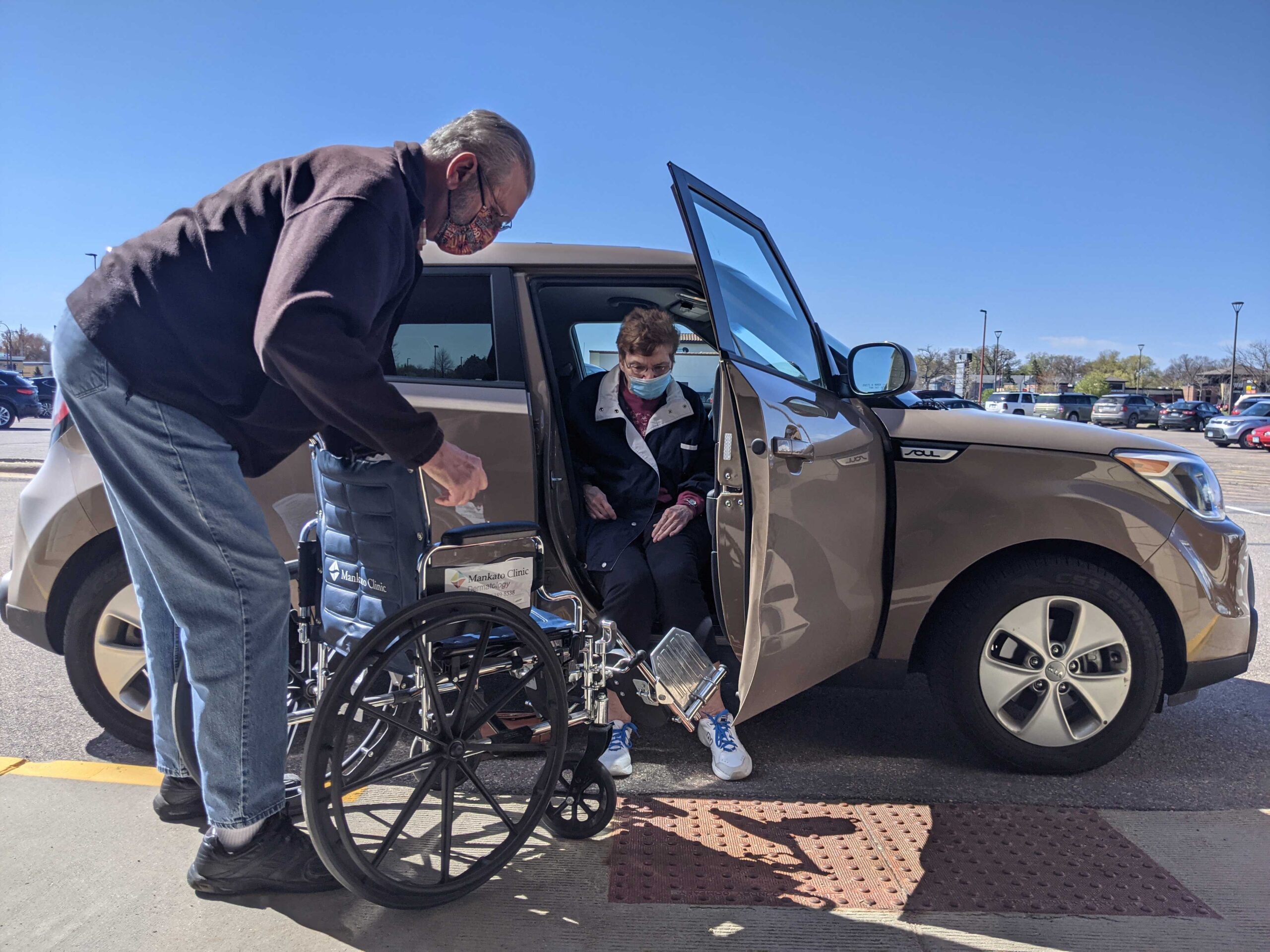 VINE Volunteer helps care receiver into car